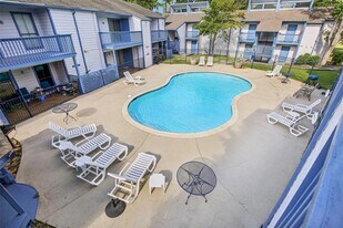 13151 Walden Rd in Montgomery, TX - Building Photo
