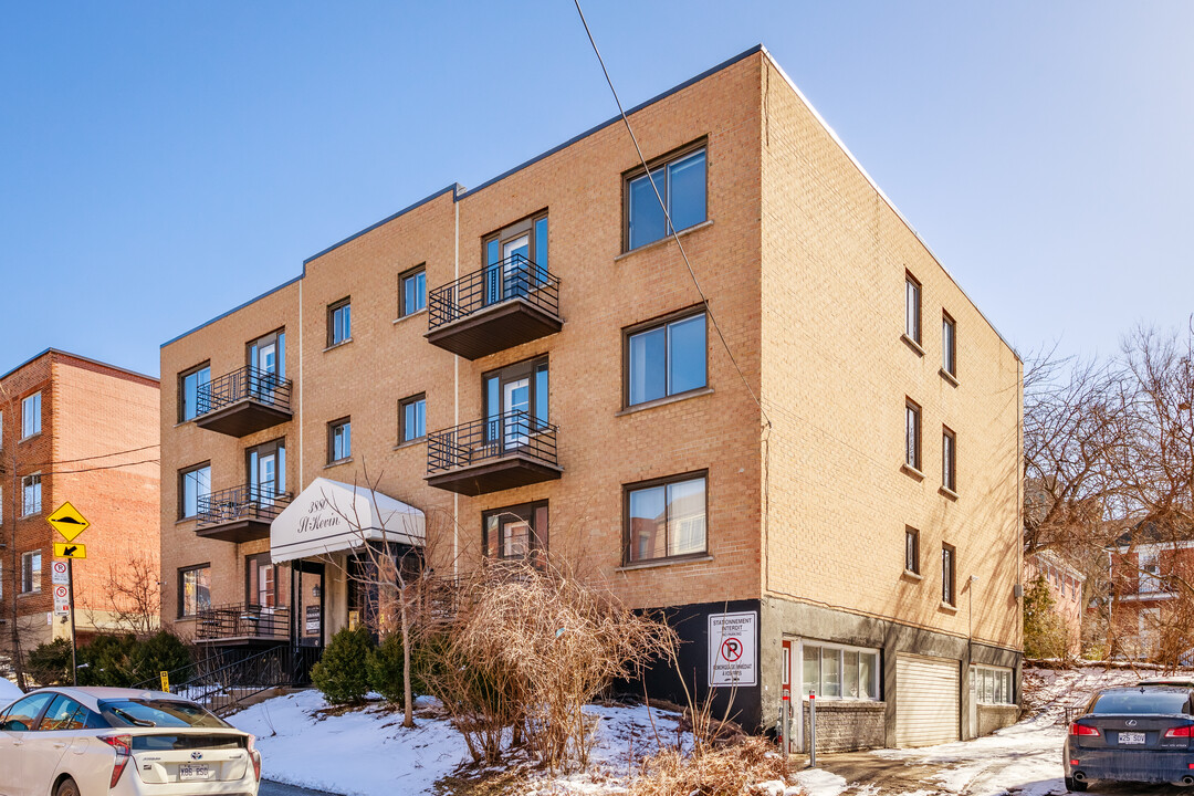 3880 Saint-Kévin Av in Montréal, QC - Building Photo