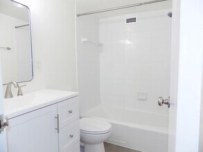 4600 S Four Mile Run Dr, Unit 819 in Arlington, VA - Building Photo - Building Photo