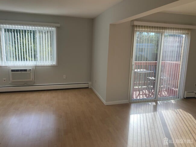 15 Lake Ave in East Brunswick, NJ - Building Photo - Building Photo