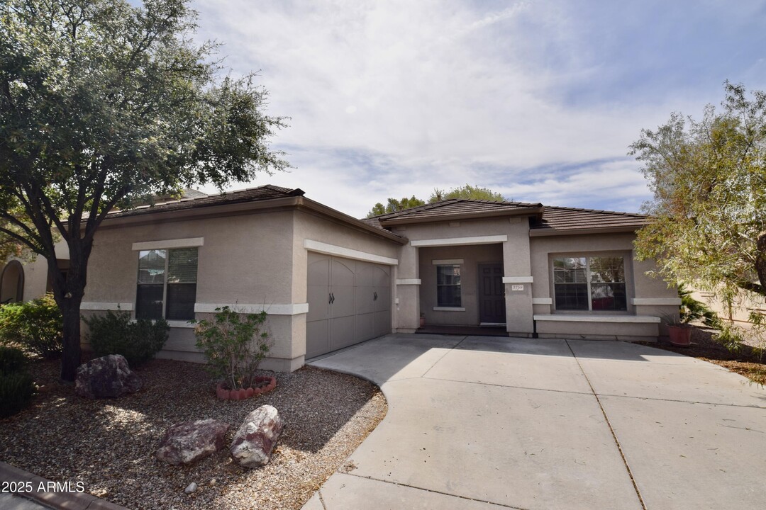 3759 E Orchid Ln in Gilbert, AZ - Building Photo