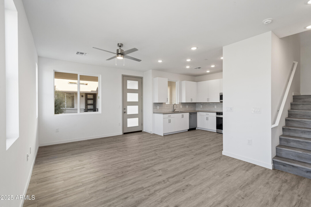 2133 E Voltaire Ave in Phoenix, AZ - Building Photo
