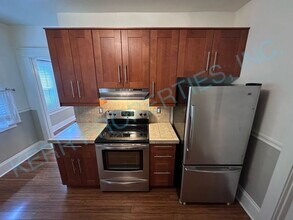 2703 SE 71st Ave in Portland, OR - Building Photo - Building Photo