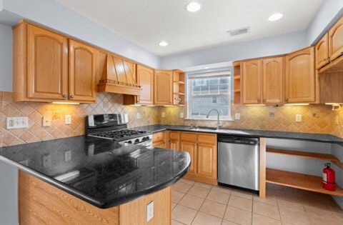 25 Christine St in Elizabeth, NJ - Foto de edificio - Building Photo