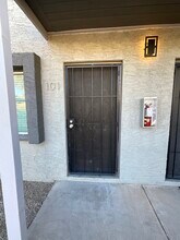 View 21 Apartments in Phoenix, AZ - Building Photo - Building Photo