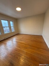 2395 Main St in Bridgeport, CT - Building Photo - Building Photo