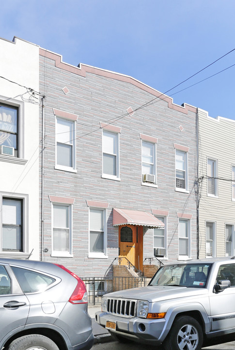 5913 68th Ave in Ridgewood, NY - Building Photo