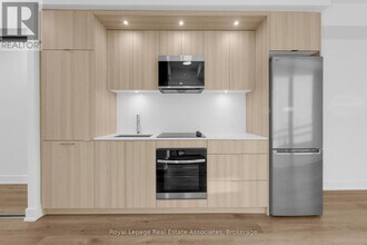 60 Central Park Roadway in Toronto, ON - Building Photo - Building Photo