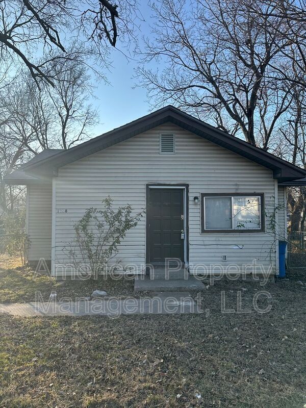 property at 1928 N Columbia Pl