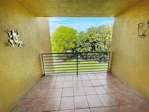 9735 Fontainebleau Blvd in Miami, FL - Building Photo - Building Photo