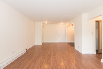 2234 S Goebbert Rd in Arlington Heights, IL - Building Photo - Building Photo