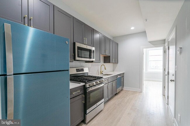 property at 2808 W Oxford St