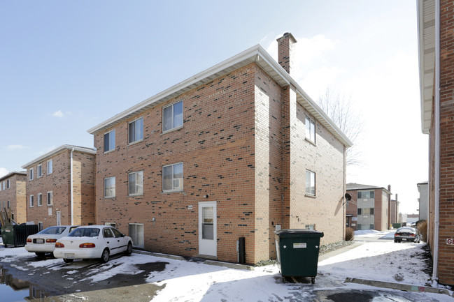 9226 Sally Ln in Schiller Park, IL - Building Photo - Building Photo