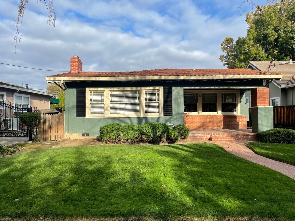 985 Willow Glen Way in San Jose, CA - Building Photo