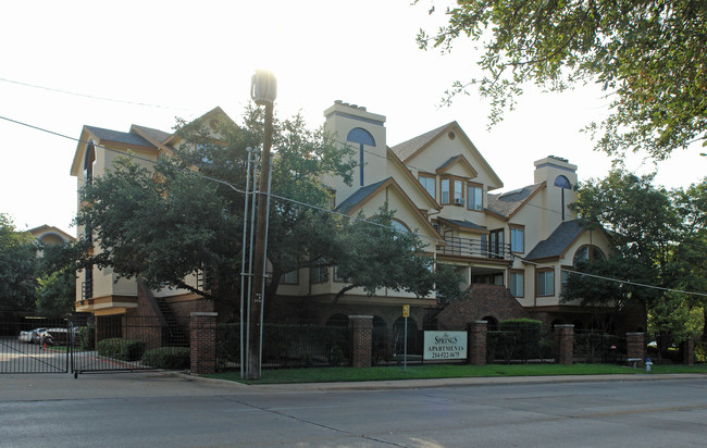 Springs Apartments in Dallas, TX - Building Photo - Building Photo