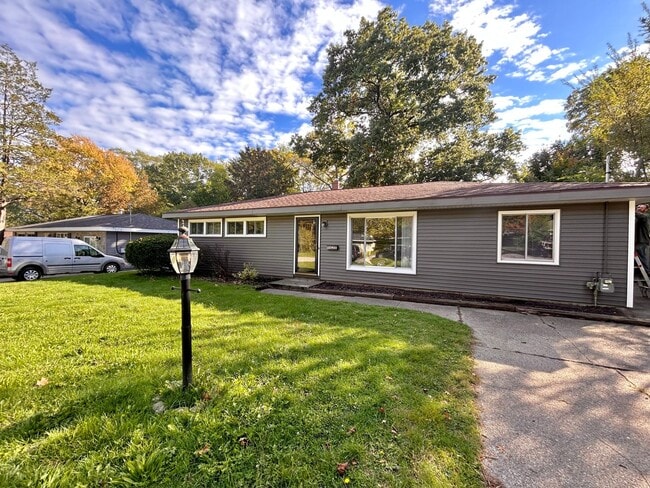 property at 1716 Matilda St NE