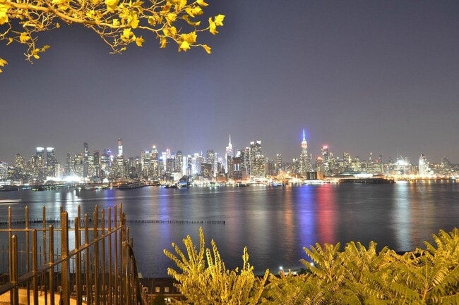 19 48th St in Weehawken, NJ - Building Photo - Building Photo