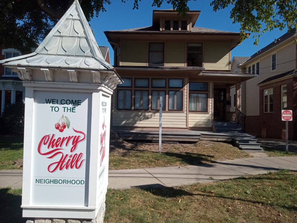 605 S Grand Ave in Lansing, MI - Building Photo