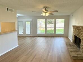 12136 Thompkins Dr in Austin, TX - Building Photo - Building Photo