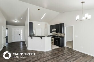 7003 Hollow Oaks Dr in Louisville, KY - Foto de edificio - Building Photo