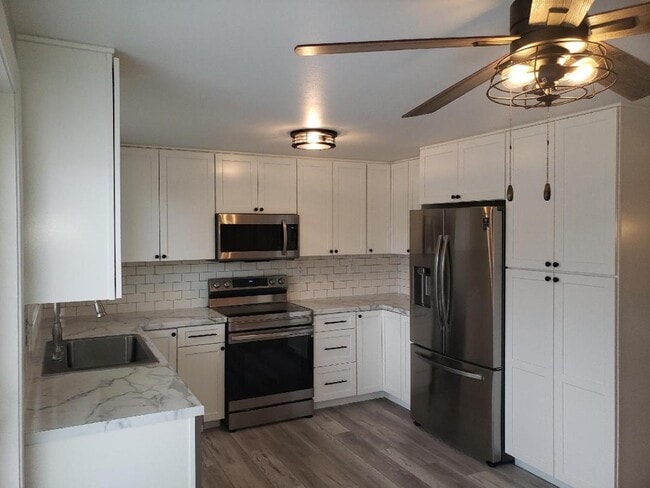 2450 Hamilton St in Oshkosh, WI - Foto de edificio - Building Photo