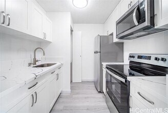 400 Hobron Ln in Honolulu, HI - Building Photo - Building Photo