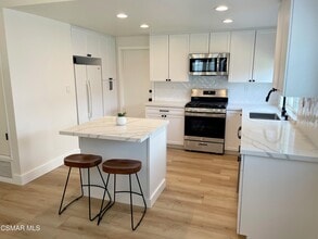 382 Aristotle St in Simi Valley, CA - Building Photo - Building Photo