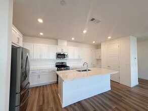 5449 Guenoc Valley Ln in Antioch, CA - Building Photo - Building Photo