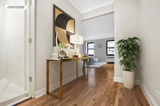 115 E 72nd St in New York, NY - Building Photo - Building Photo