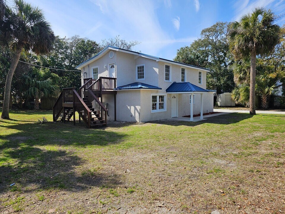 203 17th St in Tybee Island, GA - Building Photo