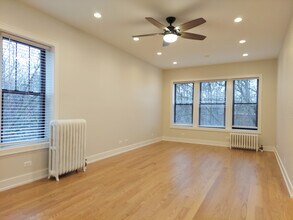 2257 W Argyle St, Unit 3 in Chicago, IL - Foto de edificio - Building Photo