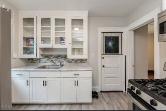 10310 Adelaide Ave in Cleveland, OH - Foto de edificio - Building Photo