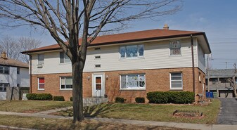 826 E Waterford Ave in Milwaukee, WI - Building Photo