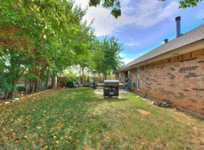 11928 SW 7th St in Yukon, OK - Foto de edificio - Building Photo