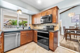 1352 Wyndcliff Dr in Wellington, FL - Foto de edificio - Building Photo