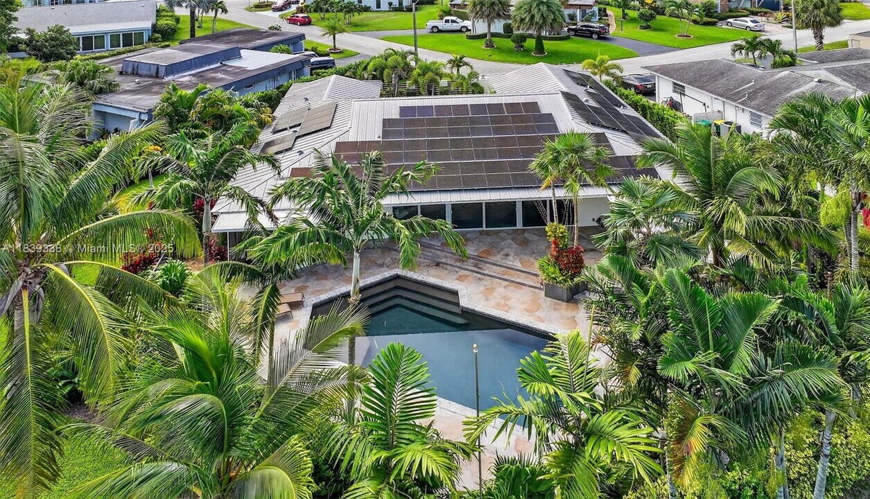 4907 Holly Dr in Tamarac, FL - Building Photo