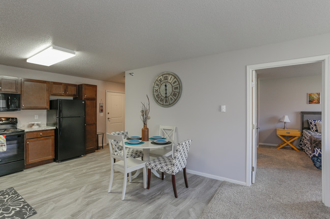 Dakota Apartments in Williston, ND - Building Photo - Interior Photo