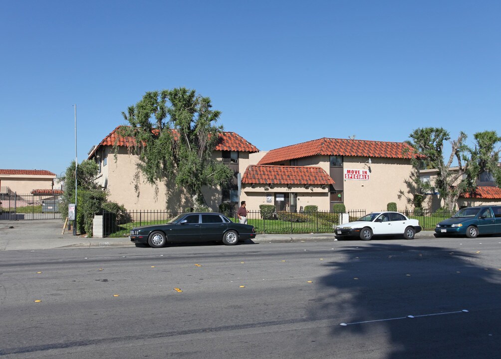 El Paraiso in Pomona, CA - Building Photo