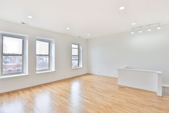 2039 W Erie St in Chicago, IL - Building Photo - Building Photo