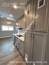 1242 E 4th St in Long Beach, CA - Building Photo - Building Photo