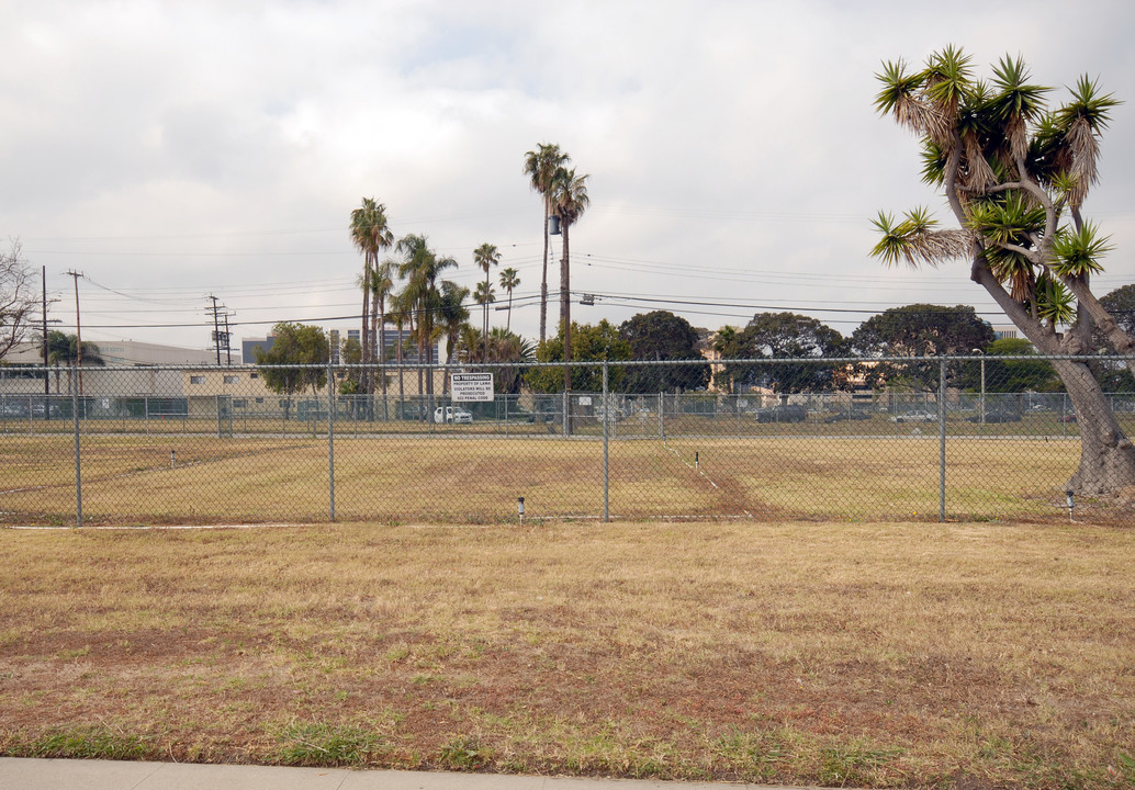 5832 Arbor Vitae St in Los Angeles, CA - Building Photo