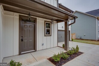 3342 Landings S Dr SW in Atlanta, GA - Building Photo - Building Photo