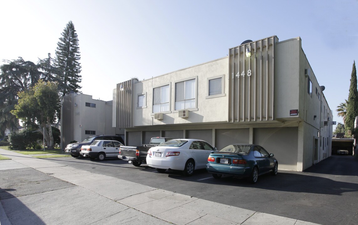 11448 Cumpston St in North Hollywood, CA - Building Photo