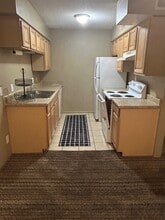 451 W Yucca Ct, Unit 218 in Tucson, AZ - Building Photo - Building Photo