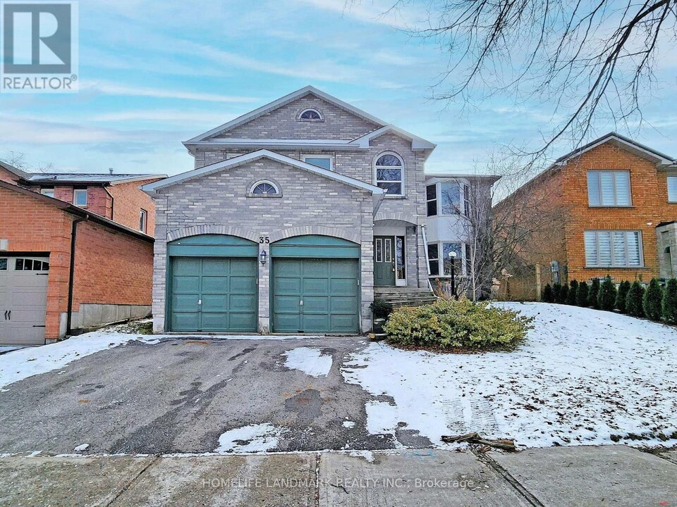 35 Tannery Creek Crescent in Aurora, ON - Building Photo