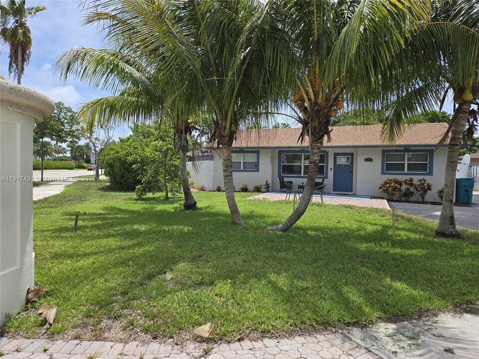 2190 NE 1st Ln in Boynton Beach, FL - Building Photo