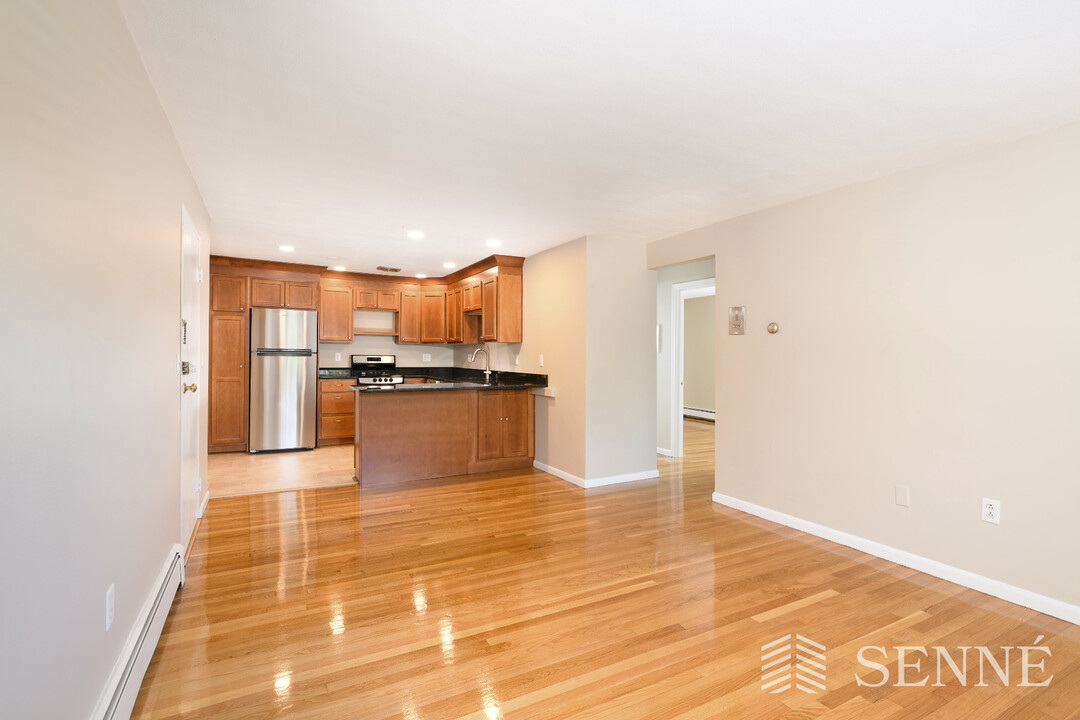 2192 Massachusetts Ave, Unit 12 in Cambridge, MA - Foto de edificio