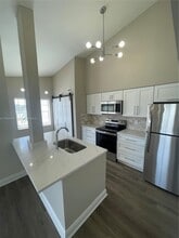 2850 N Oakland Forest Dr in Oakland Park, FL - Building Photo - Building Photo