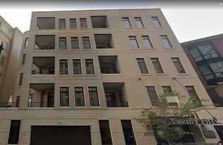 2050 N Clark St, Unit 303 in Chicago, IL - Building Photo
