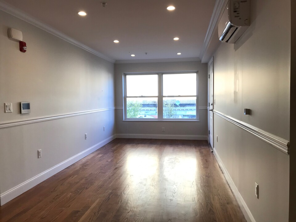 1613 Summit Ave, Unit 2 in Union City, NJ - Foto de edificio